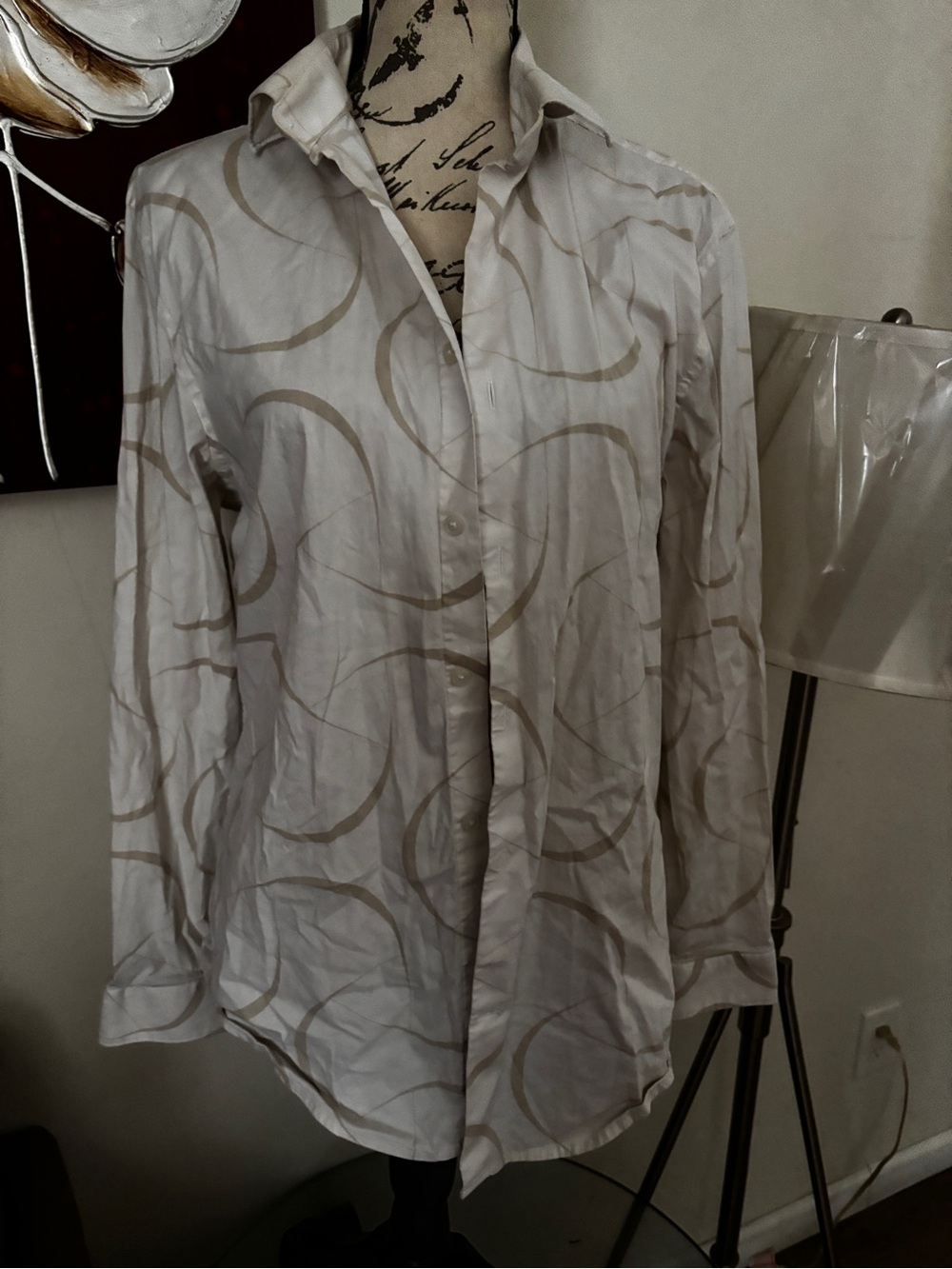 Express Men's White Button-Down Shirt with Beige Swirl Print